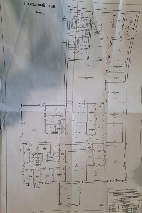 Здание многофункциональное юго-западнее д. Хойники, площадью 1006.4 кв.м.