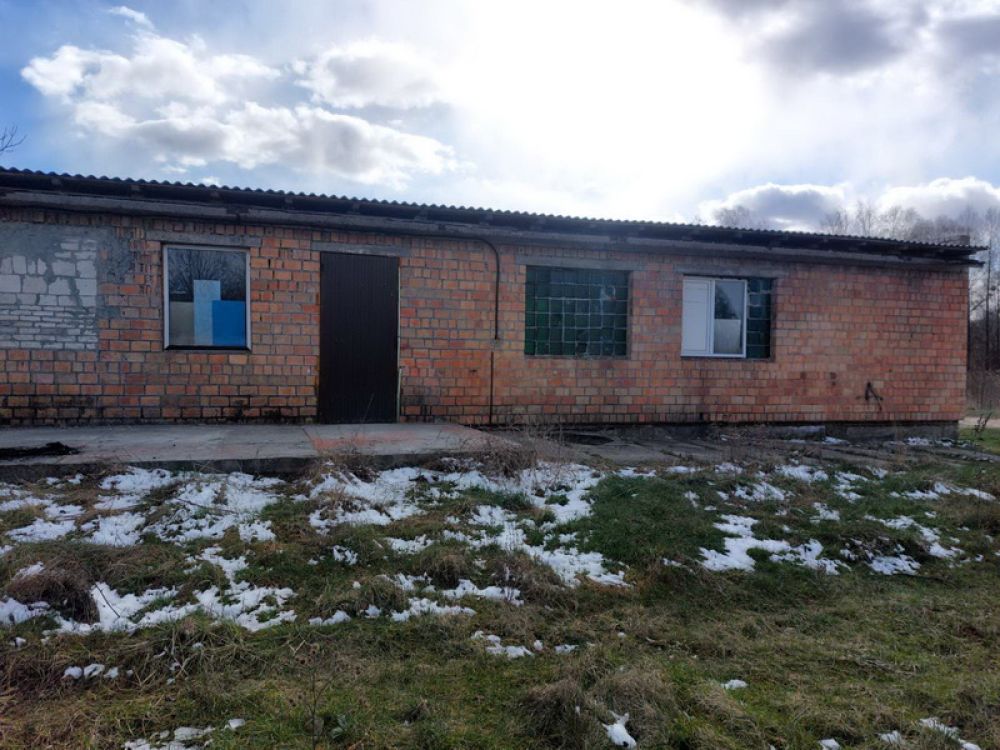 Здание банно-прачечного комбината в п. Садовый (Пинский р-н), площадью 343 кв.м.