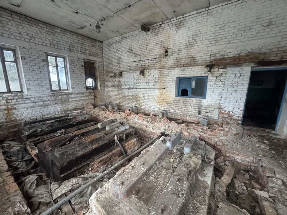 Здание многофункциональное юго-западнее д. Хойники, площадью 1006.4 кв.м.