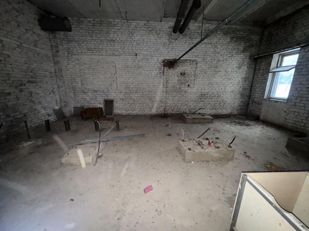 Здание многофункциональное юго-западнее д. Хойники, площадью 1006.4 кв.м.