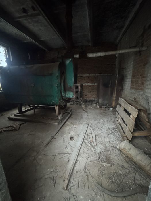 Здание многофункциональное юго-западнее д. Хойники, площадью 1006.4 кв.м.