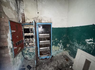 Здание многофункциональное юго-западнее д. Хойники, площадью 1006.4 кв.м.