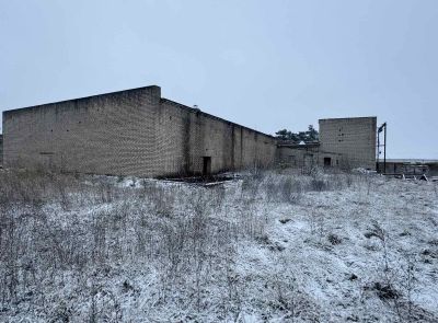 Здание многофункциональное юго-западнее д. Хойники, площадью 1006.4 кв.м.