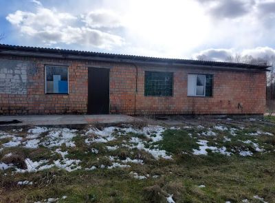 Здание банно-прачечного комбината в п. Садовый (Пинский р-н), площадью 343 кв.м.