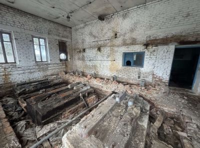 Здание многофункциональное юго-западнее д. Хойники, площадью 1006.4 кв.м.